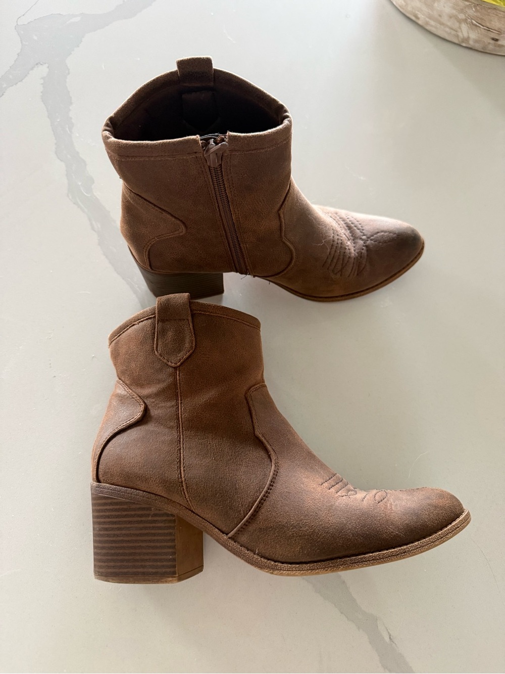 Union Bay Women’s Boots 8.5